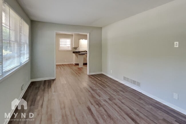 Building Photo - 2731 Carriage Ln