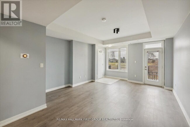Building Photo - 1555-1555 Kingston Rd