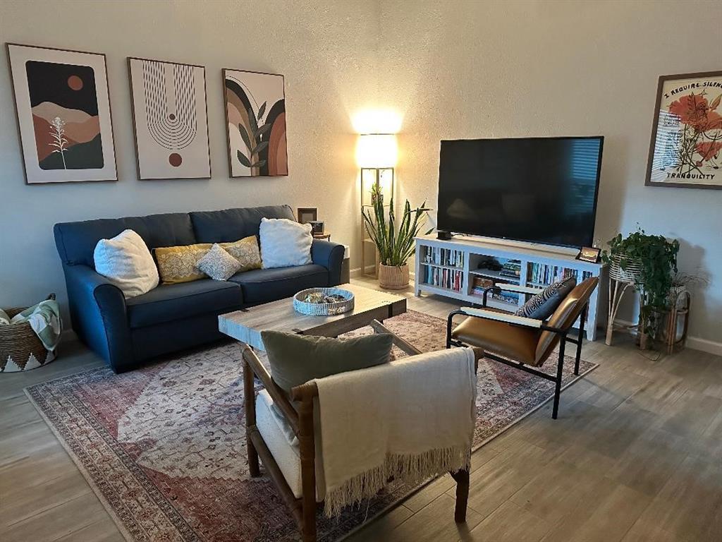 Foto del edificio - 4504 Brown Bark Pl