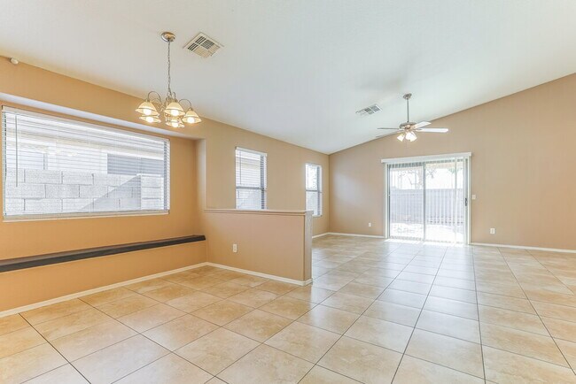 Foto del edificio - 3833 W Darrow St