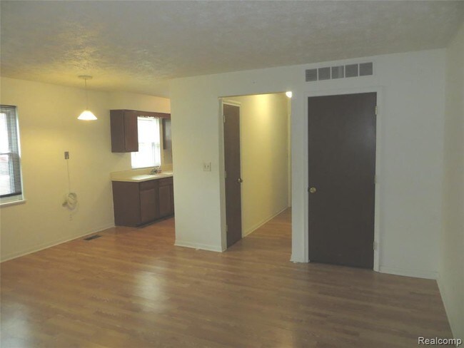 Foto del edificio - 137 Village Ct