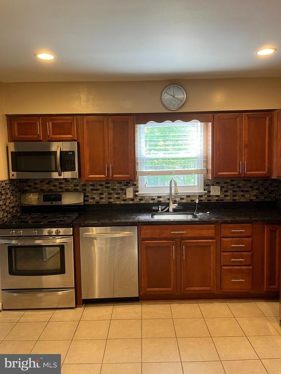 Building Photo - 9 Hunting Creek Ct
