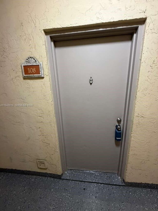 Building Photo - 8160 Geneva Ct