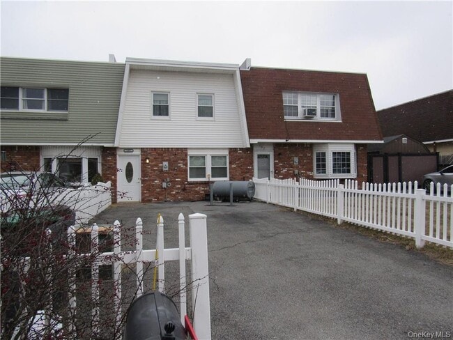 Foto del edificio - 105 Sarah Ln