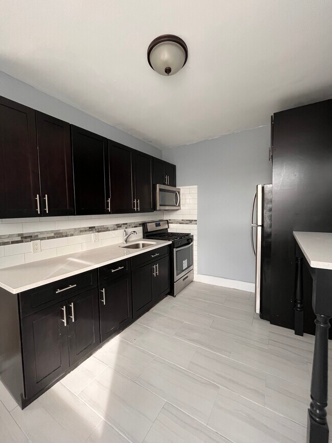 589 Kennedy Blvd Unit 3D - 591 Kennedy Blvd