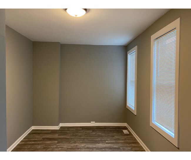 Building Photo - 2922 Grantley Ave