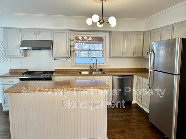 Building Photo - 1471 Thomas Rd