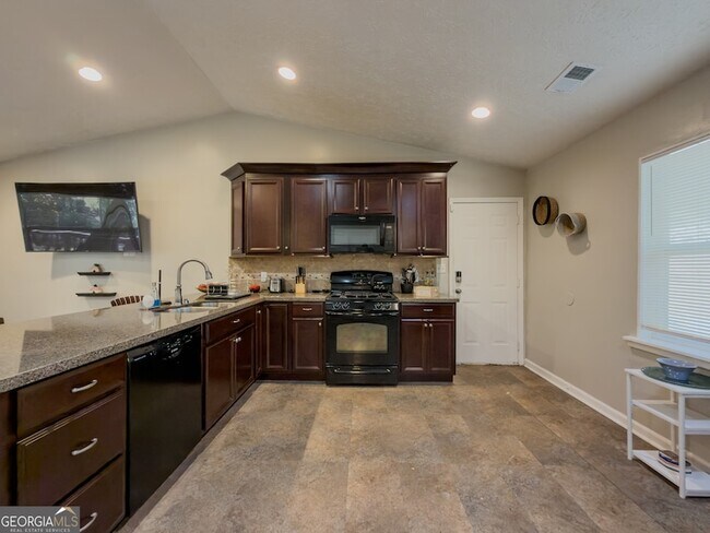 Foto del edificio - 580 Pineland Cir