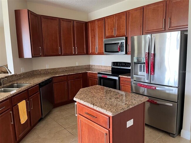 Foto del edificio - 3817 Golden Feather Way