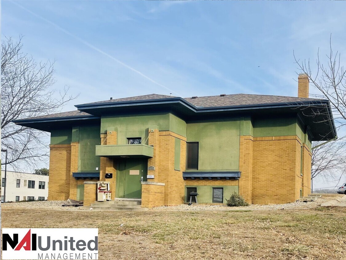 Primary Photo - 220 S Fairmount St