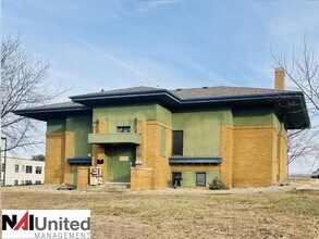 Building Photo - 220 S Fairmount St