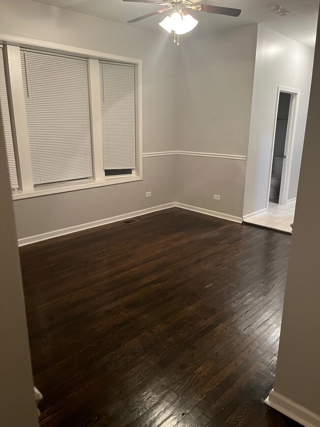 Living Room - 7034 S Rhodes Ave