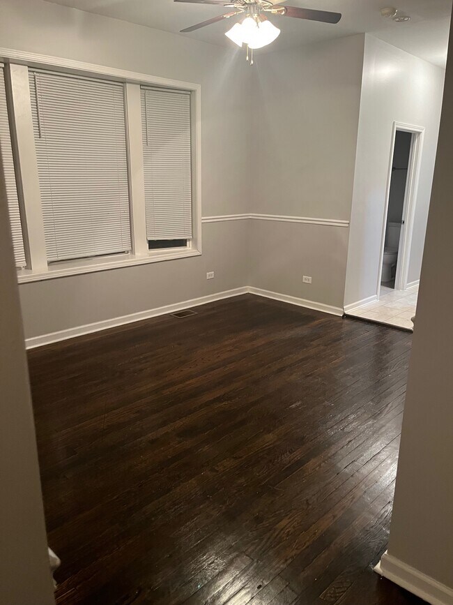 Living Room - 7034 S Rhodes Ave