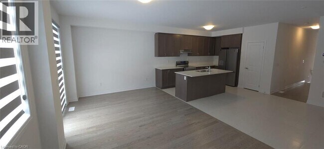 Building Photo - 925 Douro St