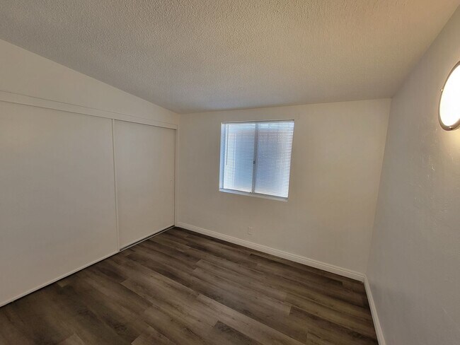 Foto del edificio - 3 bedroom home available in Brawley