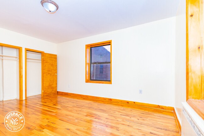 Foto del edificio - 100 E 21st St