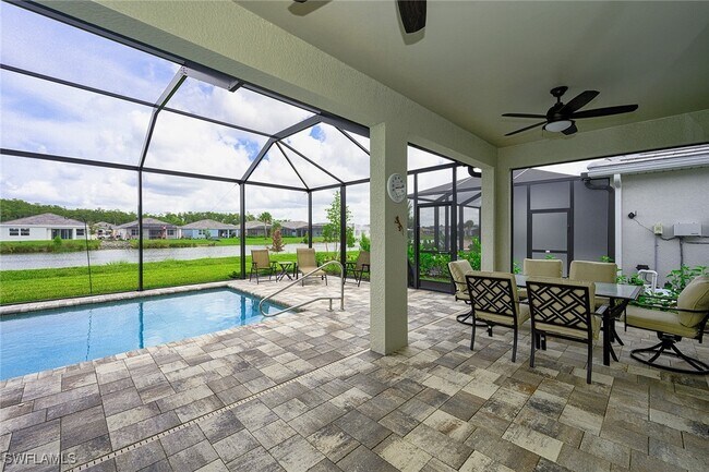 Foto del edificio - 16551 Crescent Beach Way