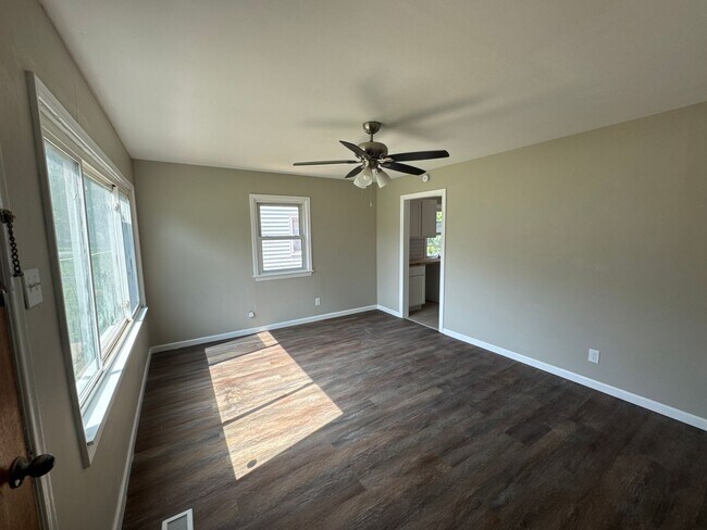 Foto del edificio - 4413 Ashby Rd