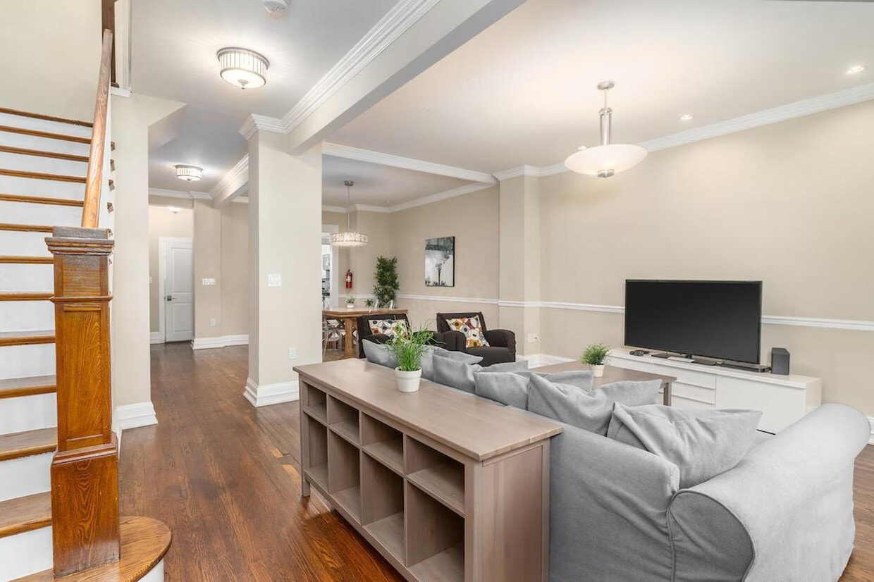 Foto principal - 2616 Connecticut Ave NW