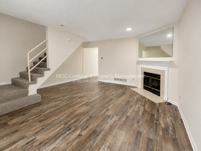 Foto del edificio - Knollbrook Townhome in lee's Summit, MO with New Upgrades & Rent Special