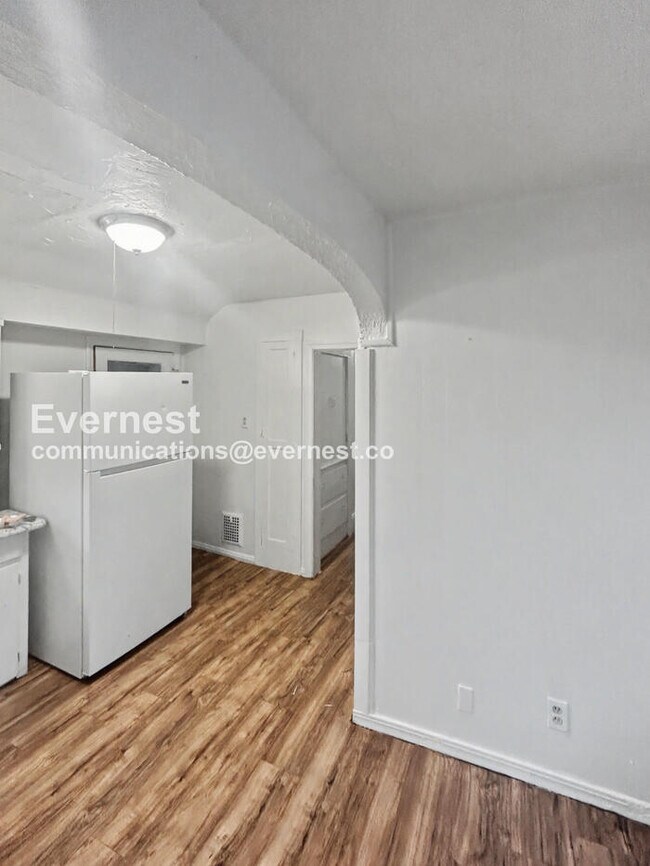 Foto del edificio - 3880 W 37th St