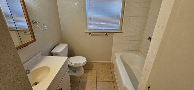 Building Photo - 2318 33rd St