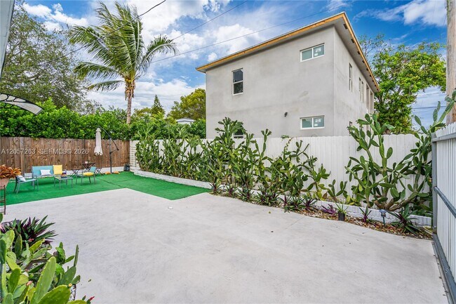 Building Photo - 519 NW 52nd St