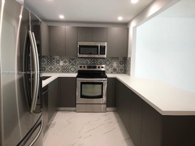 Primary Photo - 19380 Collins Ave