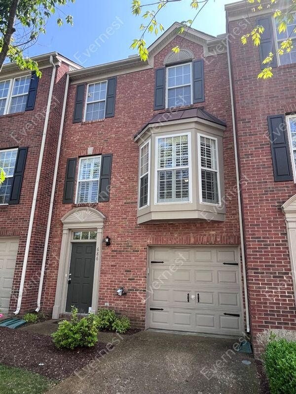 686 Huffine Manor Cir, Franklin, TN 37067 Townhome Rentals in