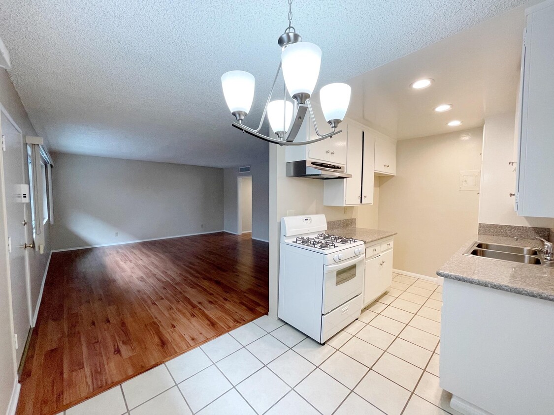 Primary Photo - 266 El Molino S Ave