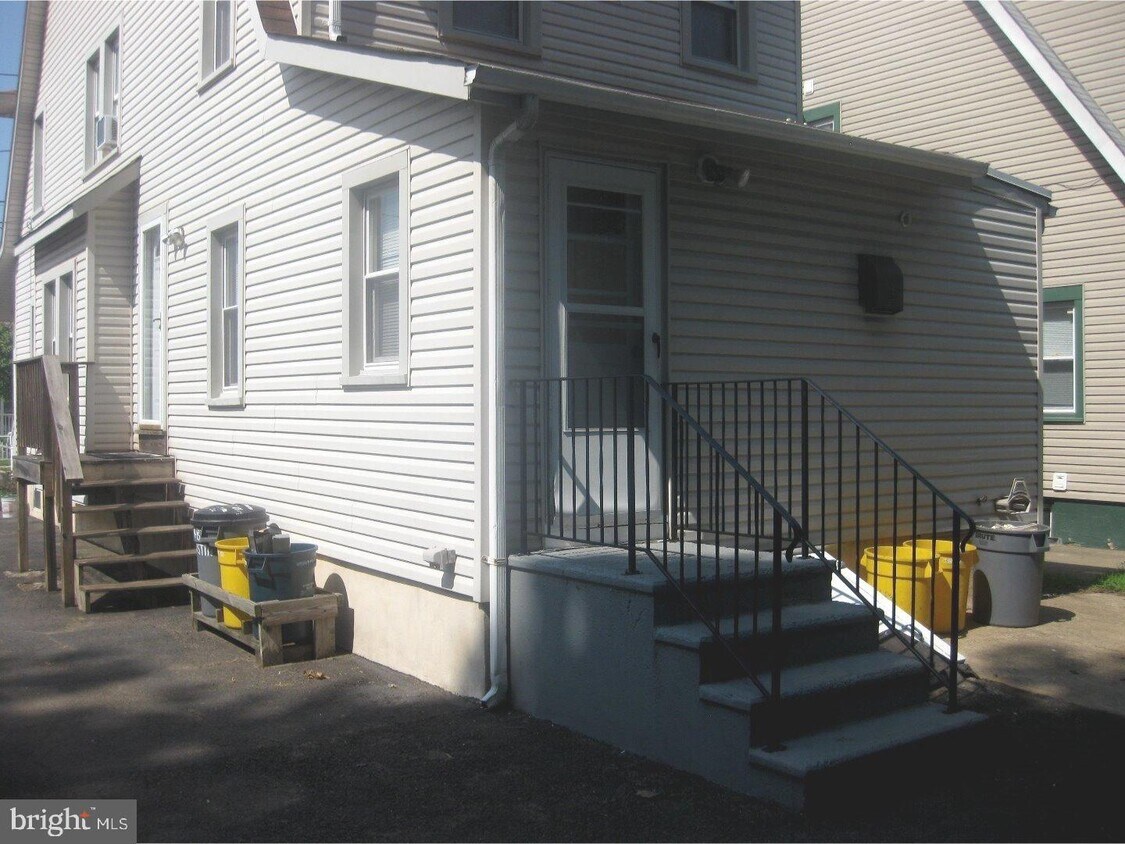 Primary Photo - 134 Austin Ave
