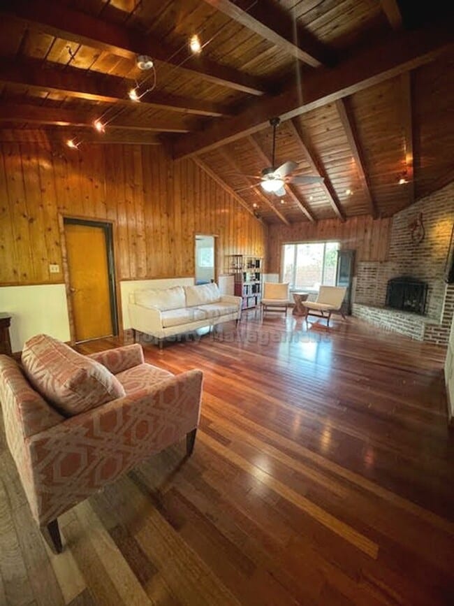 Foto del edificio - 3 Bed/ 2 Bath Spacious Family Home with Su...