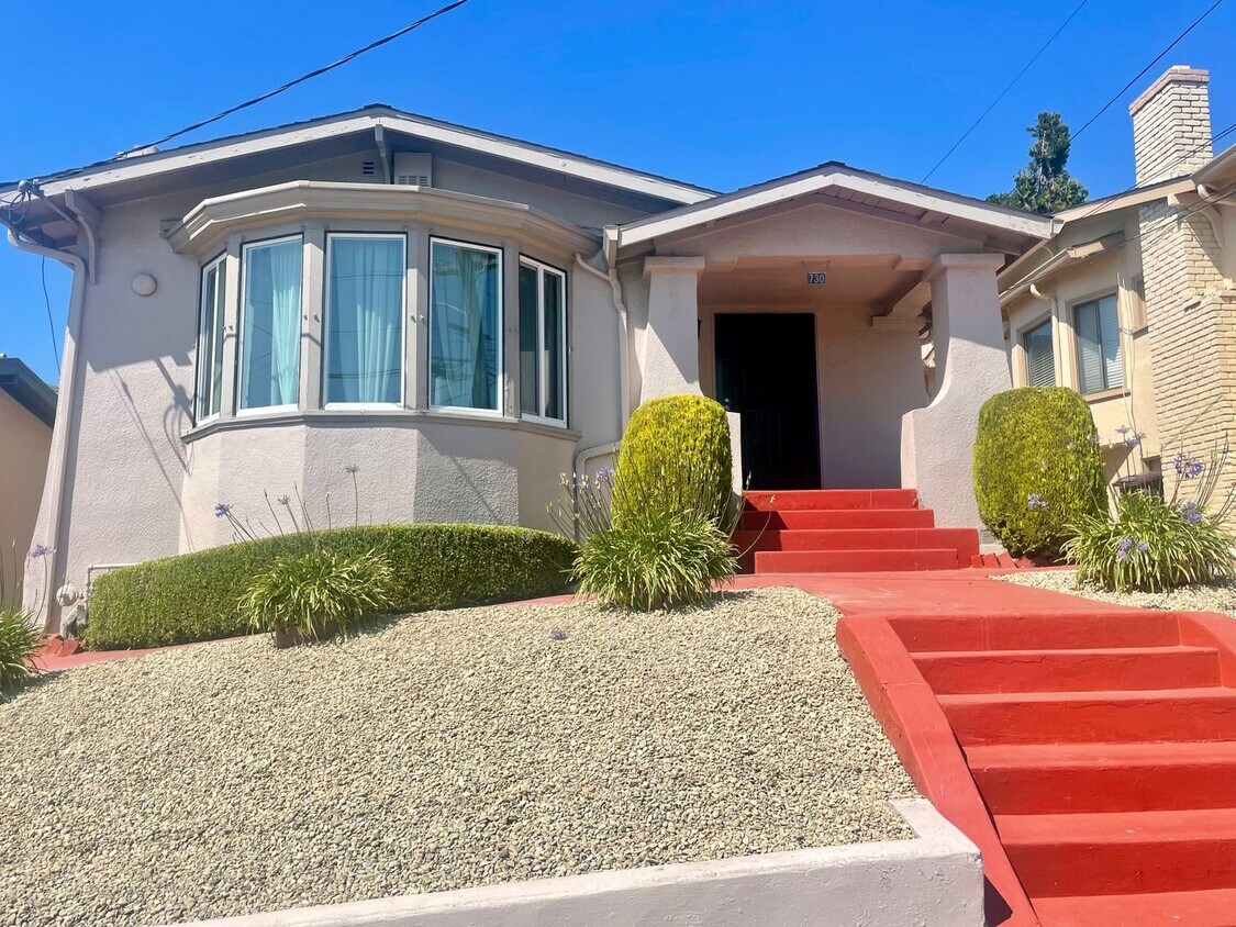 Foto principal - Lovely Home Available for Rent