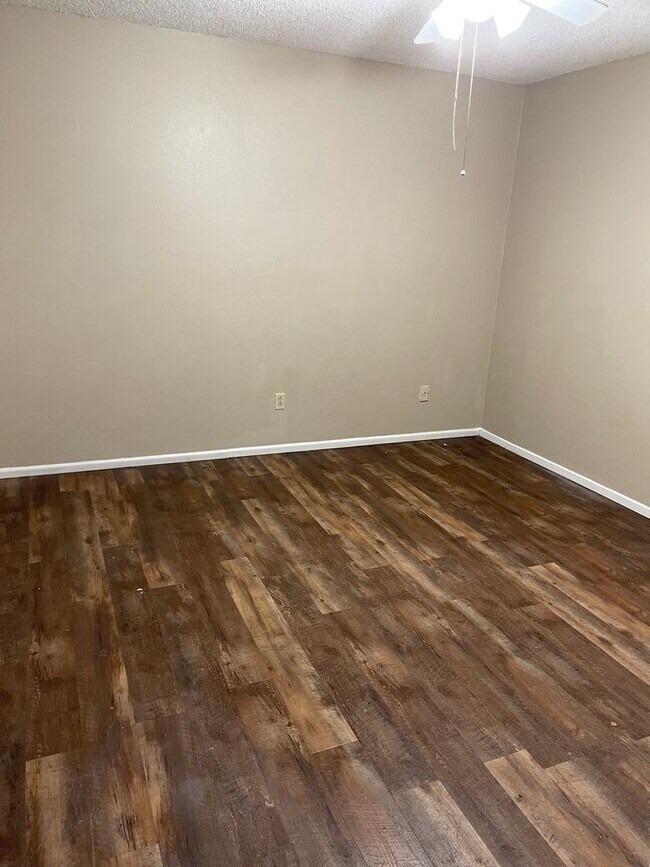 Foto del edificio - 7409 Waco Ave