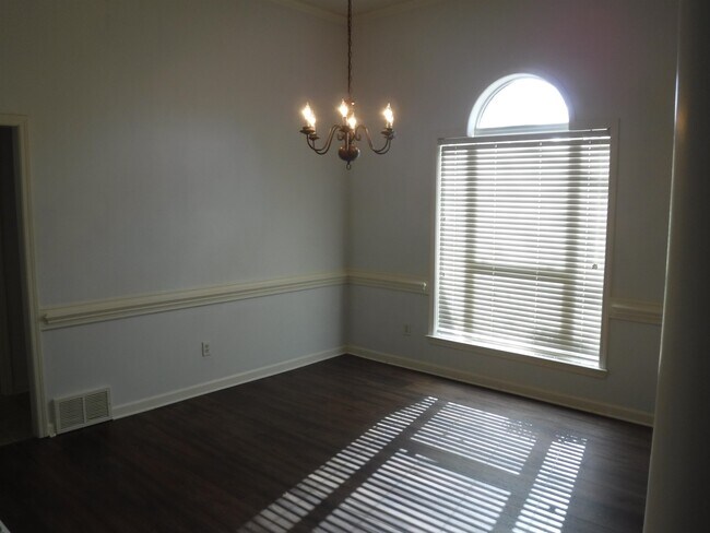 Building Photo - 1104 Macon Hall Rd