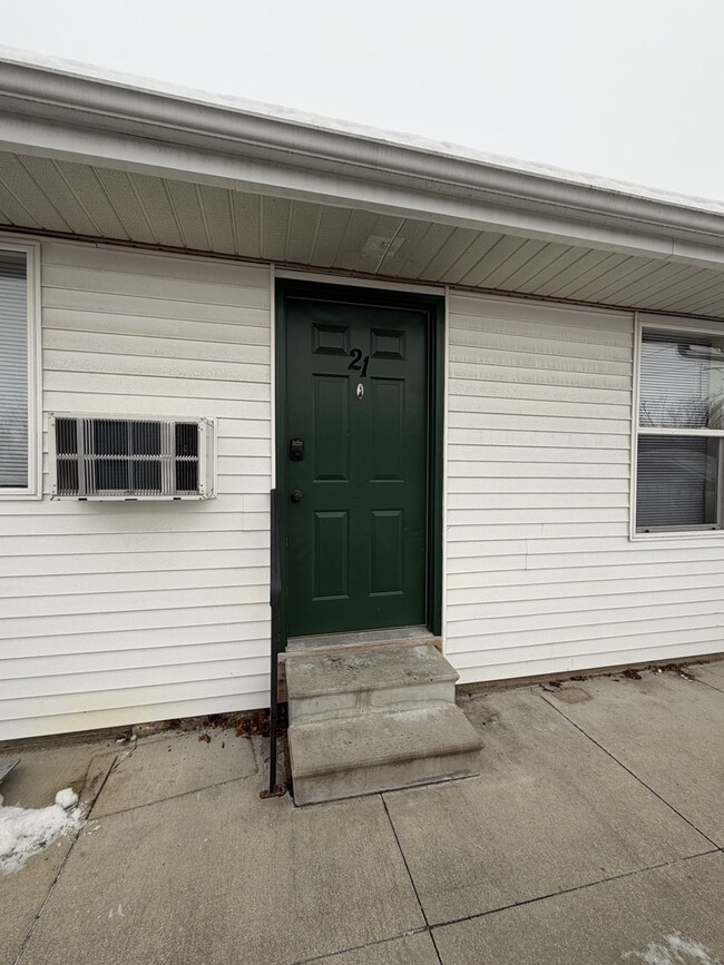 Building Photo - 25665 W Bridge St