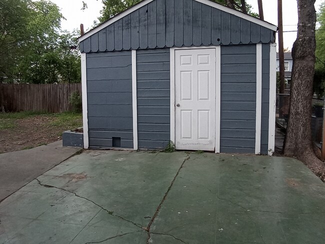 Foto del edificio - 2227 W Woodlawn Ave