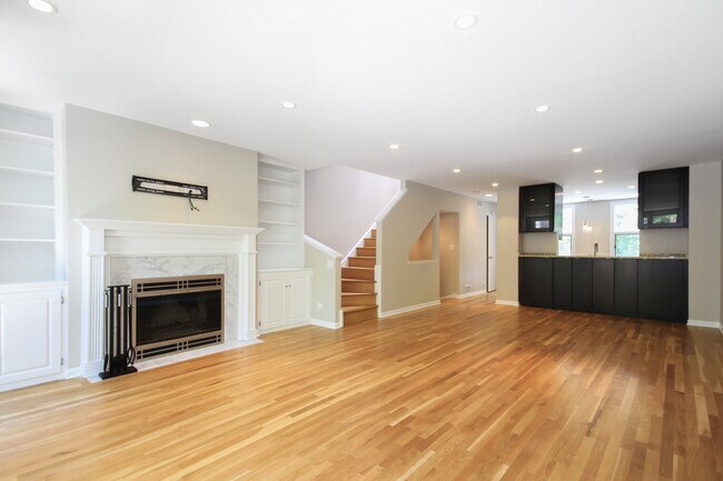 Foto del edificio - 2357 N Wayne Ave