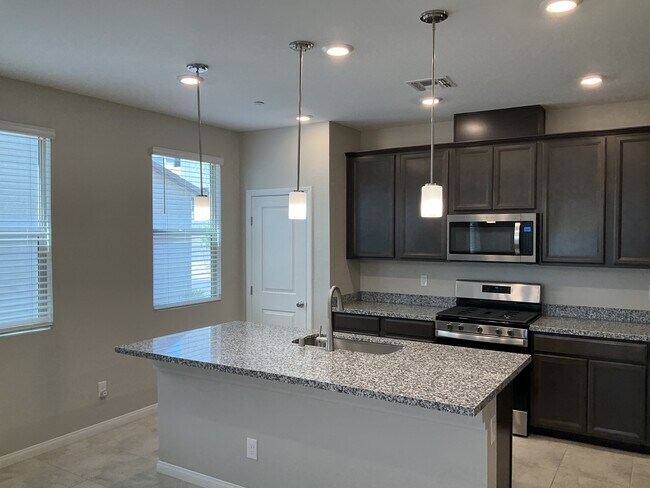 Foto del edificio - 510 Mahogany Ridge St
