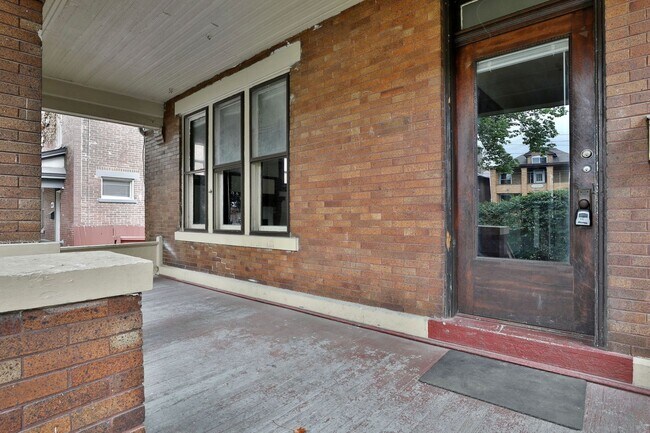 Building Photo - 1611 Summit St