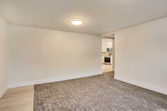 Building Photo - 167 E 200 N
