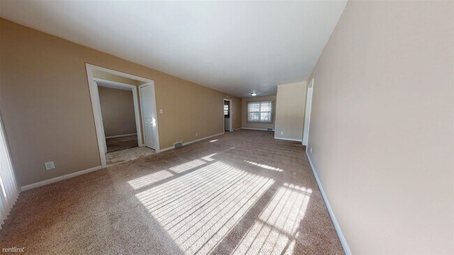 Foto del edificio - 3 br, 1 bath House - 220 E Arikara Ave