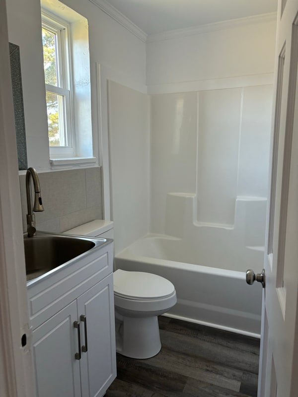 Foto del edificio - 601 N Main St