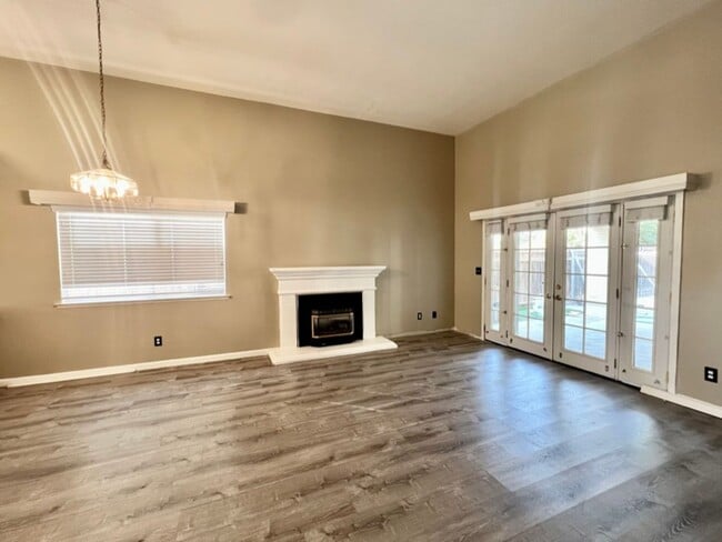 Building Photo - $2,450 Shields & Clovis 3 Bed/ Swimming Pool, Judy Ave.