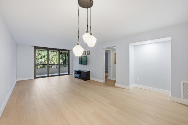 Foto del edificio - 2070 Homewood Blvd