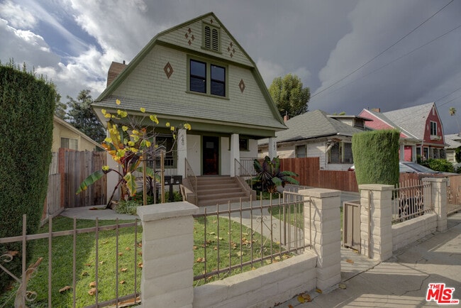 Building Photo - 140 Roselawn Pl