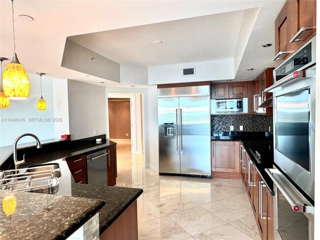 Foto del edificio - 3301 NE 183rd St