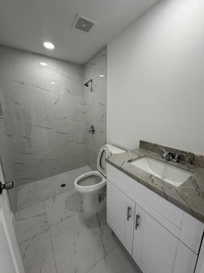 Foto del edificio - 4702 Weymouth St