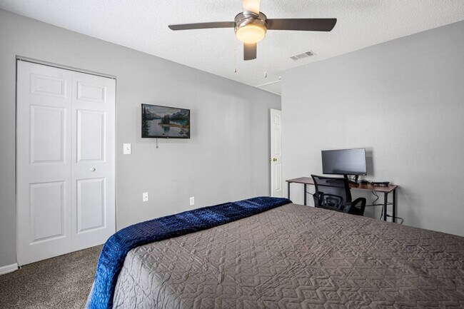 Building Photo - 13921 Heritage Club Dr