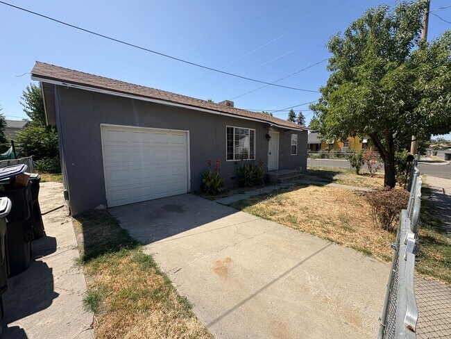 Building Photo - Cozy home in Visalia Rent Ready